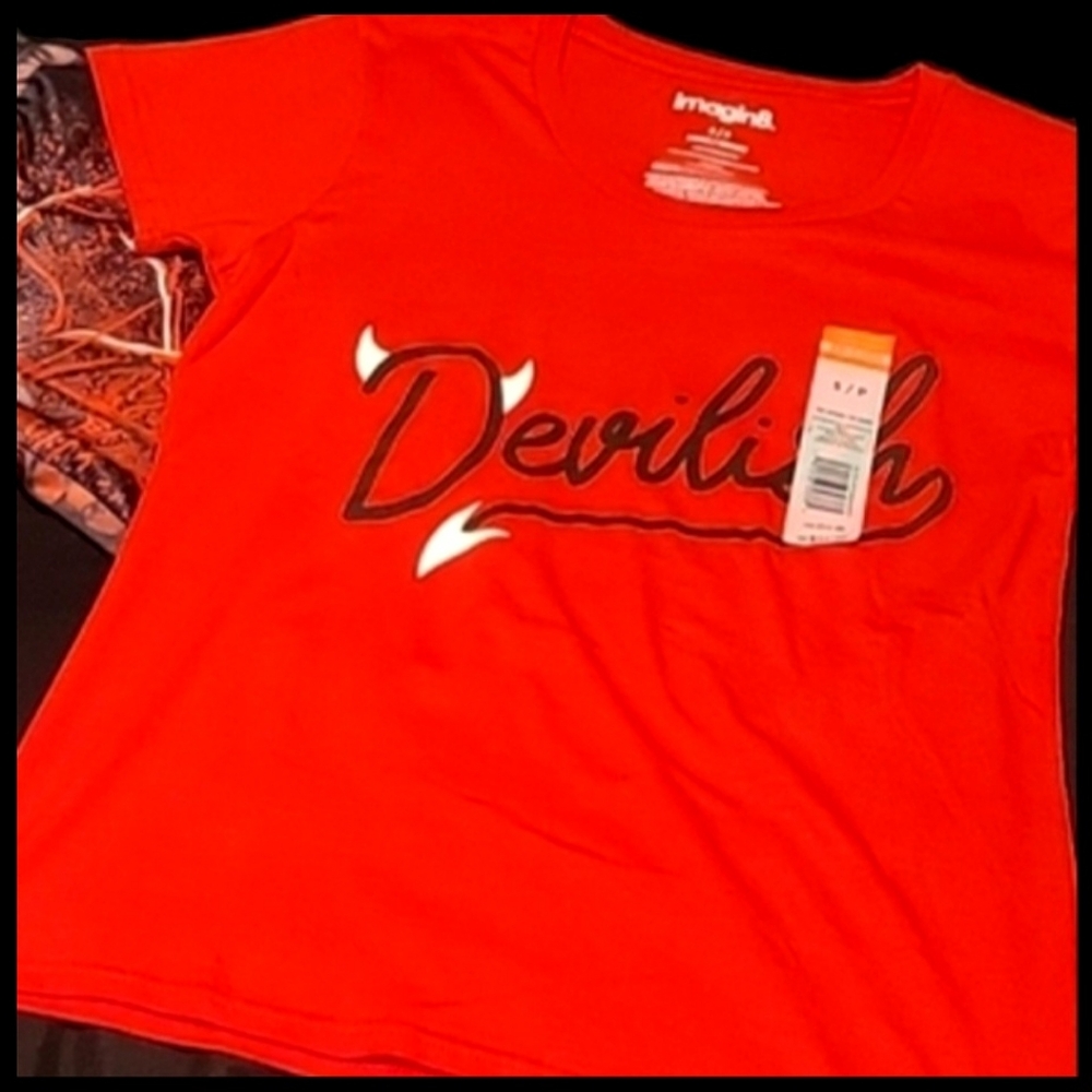 Imagin8 red devil horns & tail Devilish graphics Halloween t shirt S NWT - Picture 12 of 16